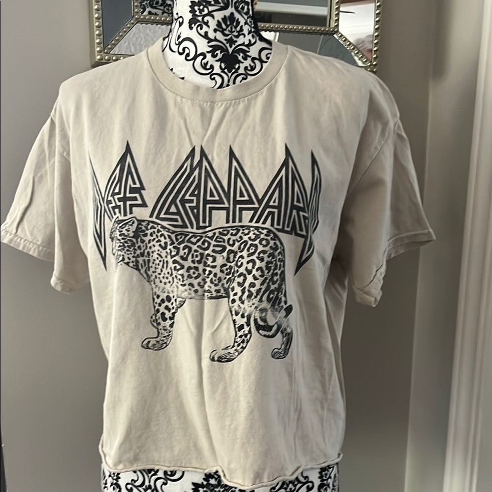 Def Leppard Graphic Tee in Cream